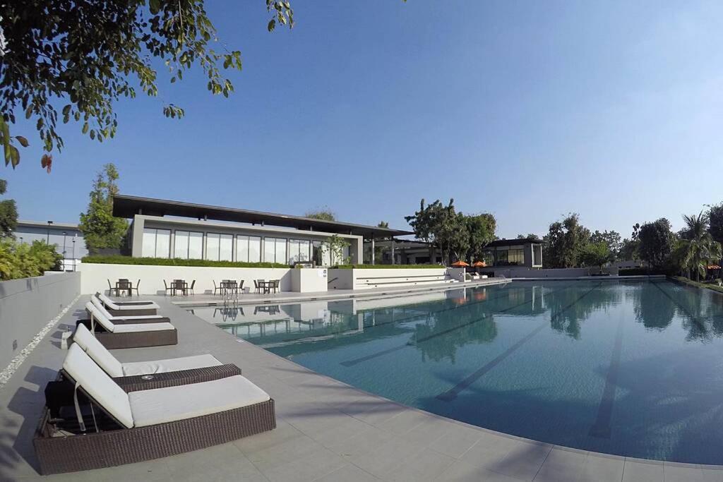 Cozy Modern Room With Stunning Lake & Mountain View Chiang Mai Bagian luar foto